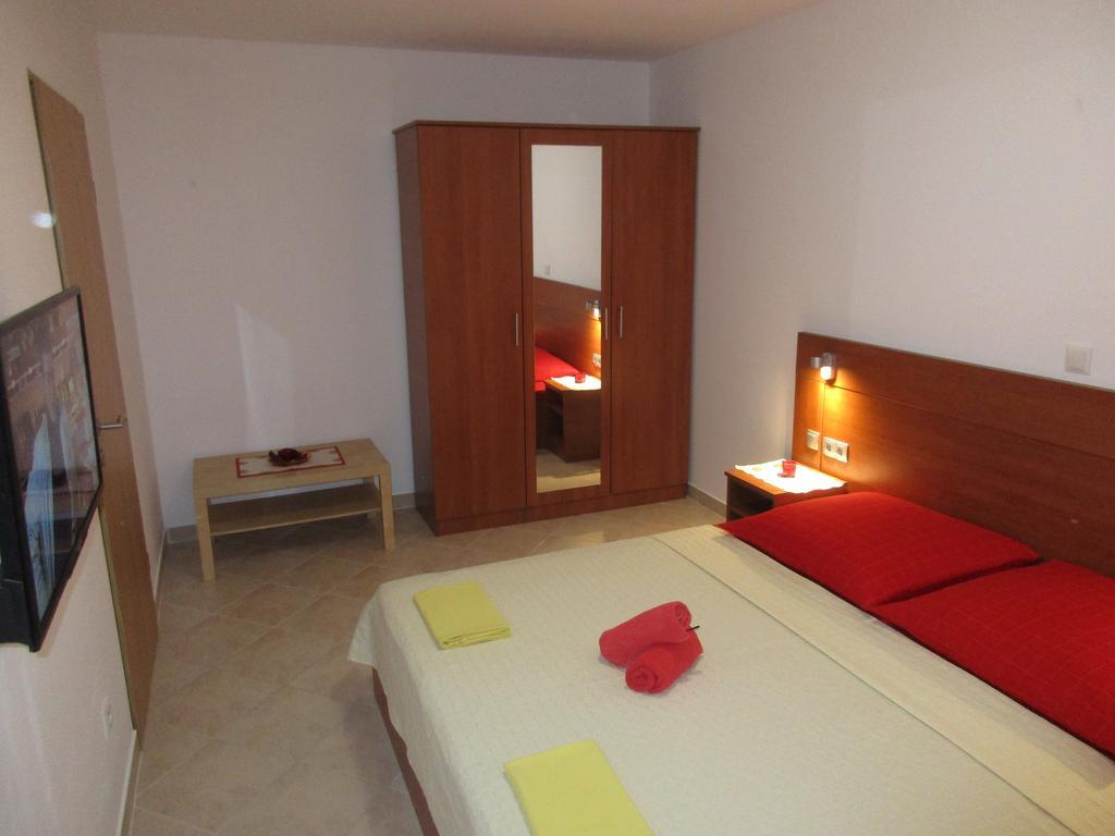 Apartmani Smiljanic Starigrad Paklenica Εξωτερικό φωτογραφία
