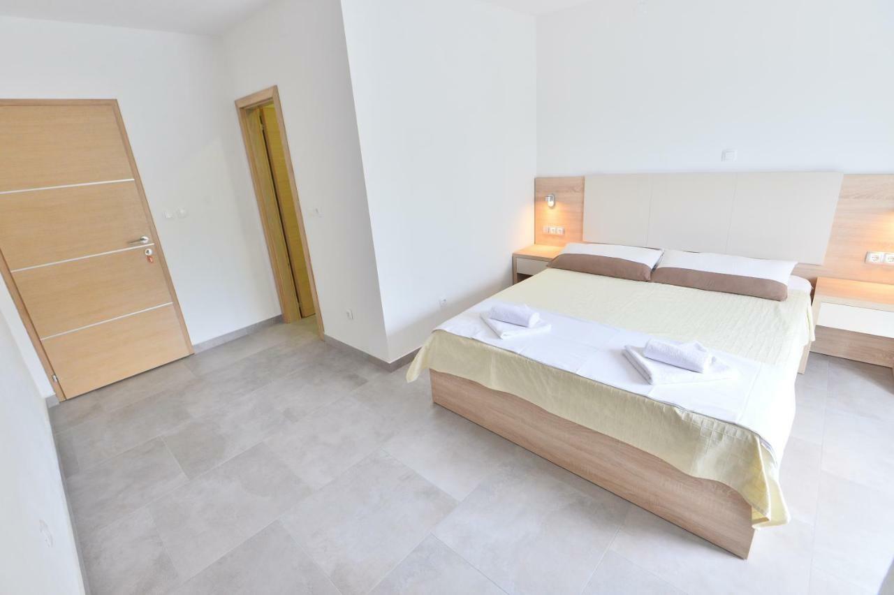 Apartmani Smiljanic Starigrad Paklenica Εξωτερικό φωτογραφία